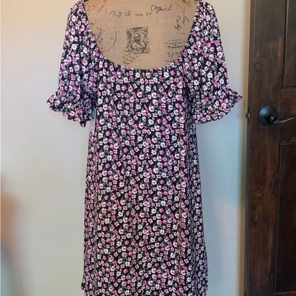 LAST ONE! Darling floral dress-New with tag! - Picture 4 of 5